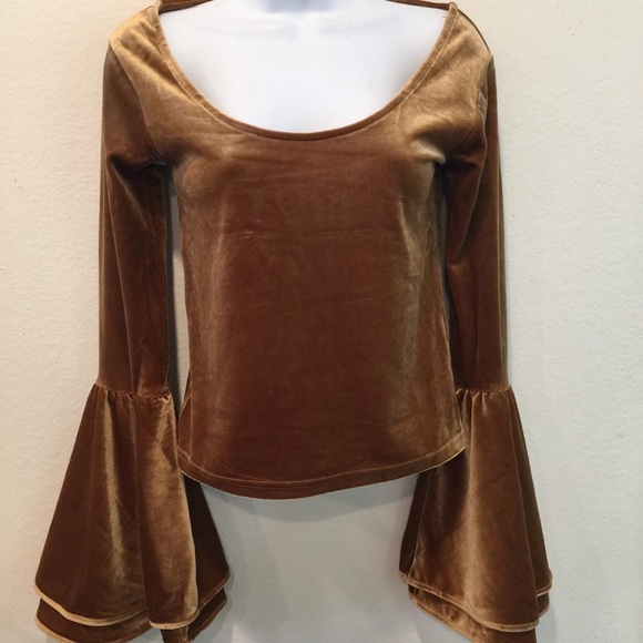 TORN BY RONNY KOBO Sabrina Velvet Bell Sleeve Top - Picture 5 of 8